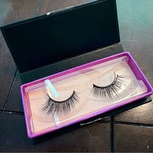MoxieLash 10 Magnet 100% Mink Lash Moody mid-glam